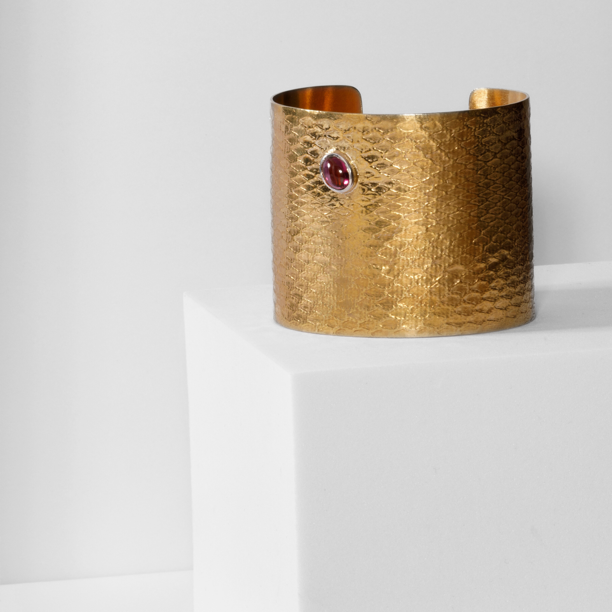 REPTILIA MAXIMA CUFF · VERMEIL AND NATURAL GEMSTONES