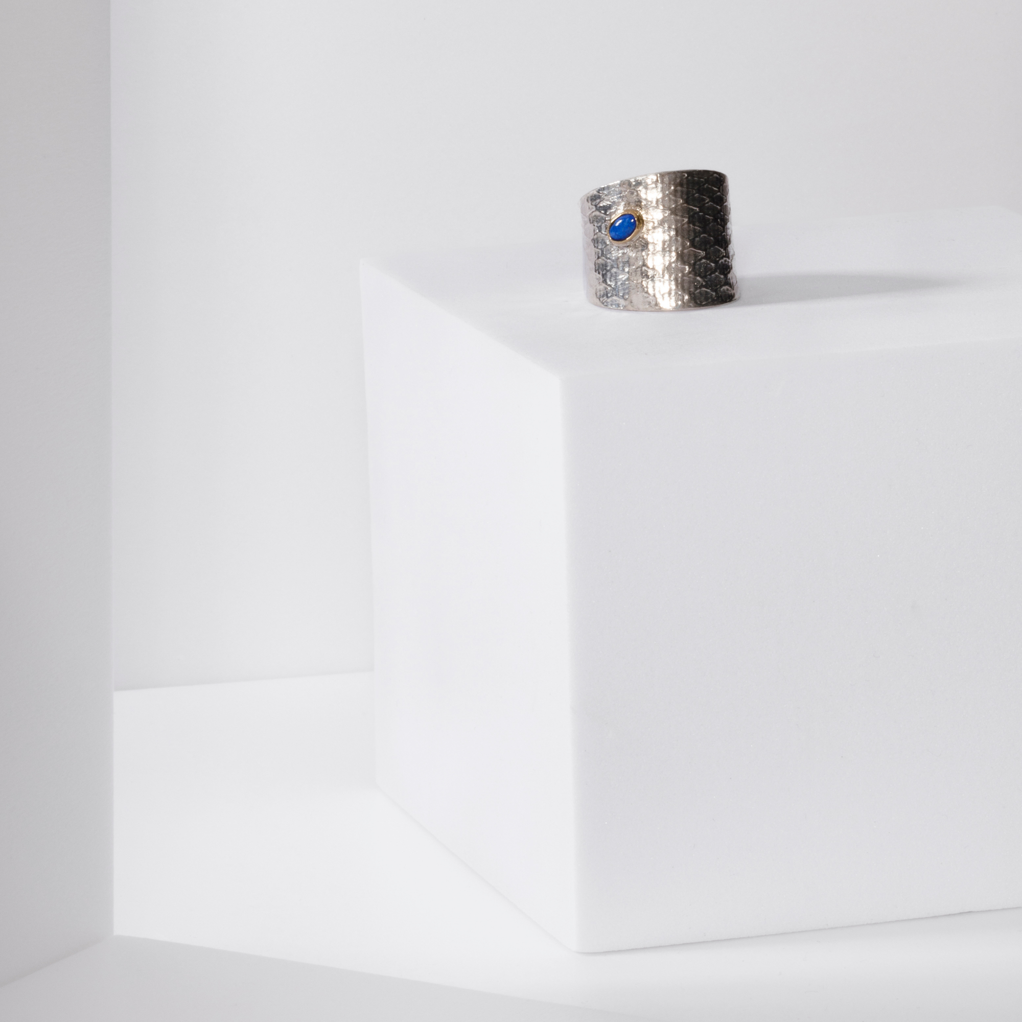 REPTILIA RING · SILVER AND NATURAL STONES