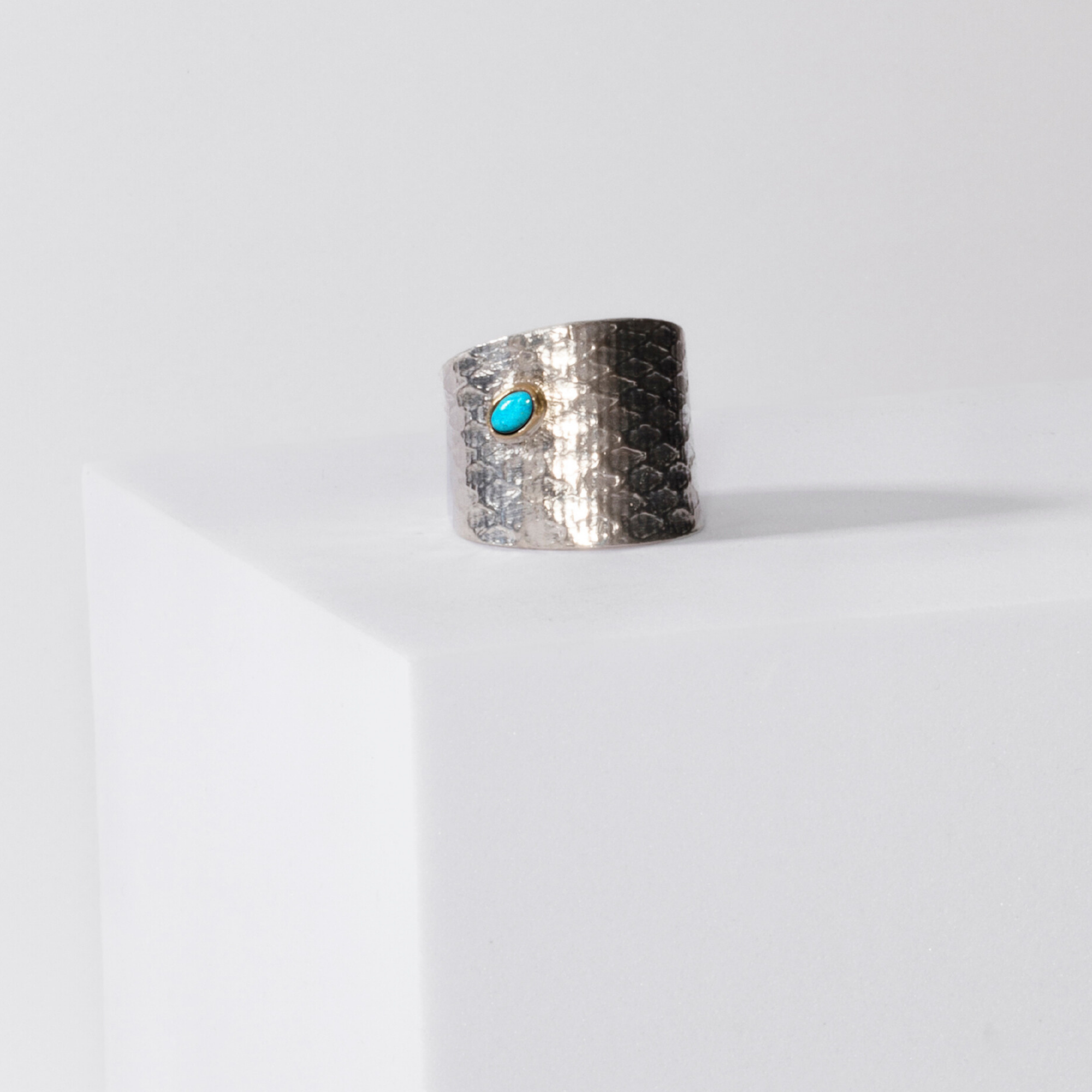REPTILIA RING · SILVER AND NATURAL STONES