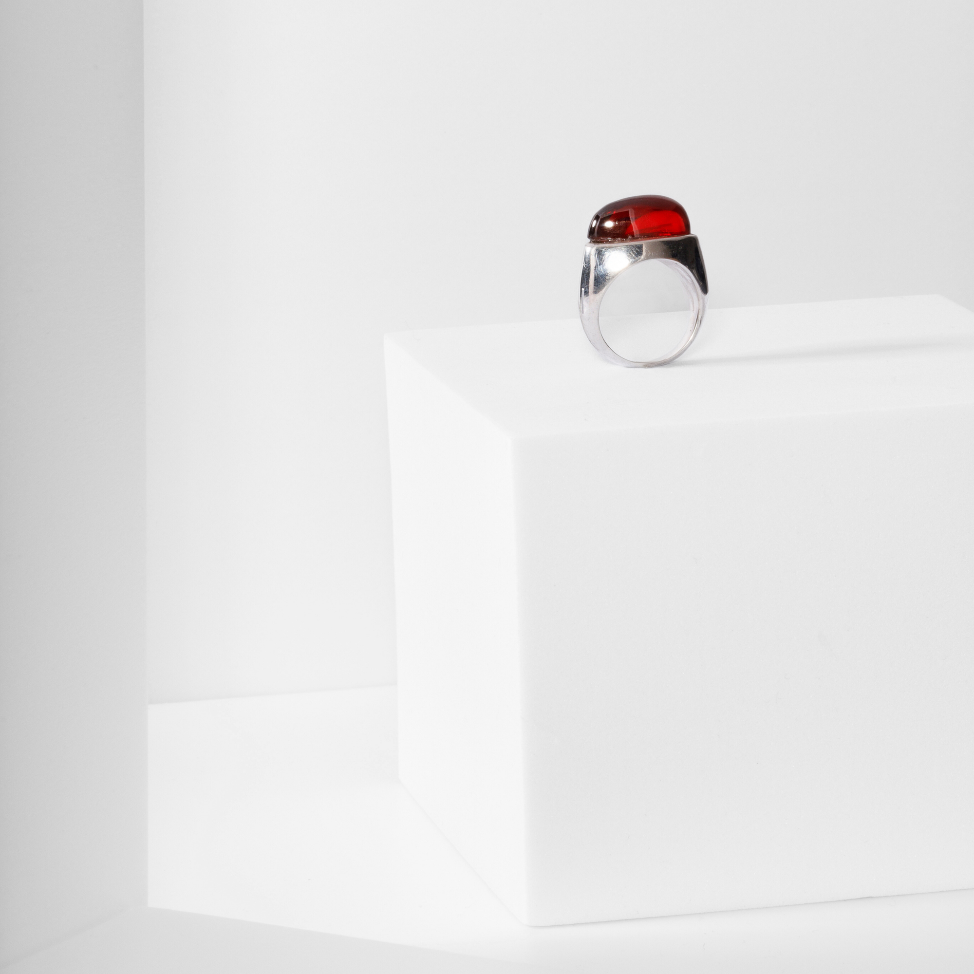 Core ring in recycled sterling silver with garnet by Carlota Guardia, front view