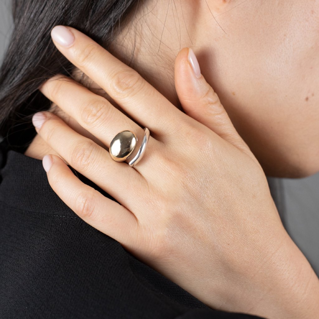 snake-ring-ethical-jewelry-silver-gold-handmade-in-model.jpg
