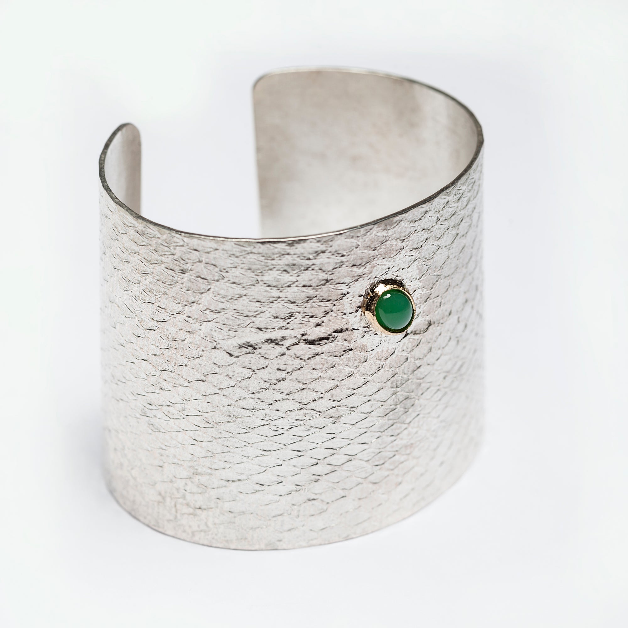 Close front view of the Reptilia Maxima silver cuff with green