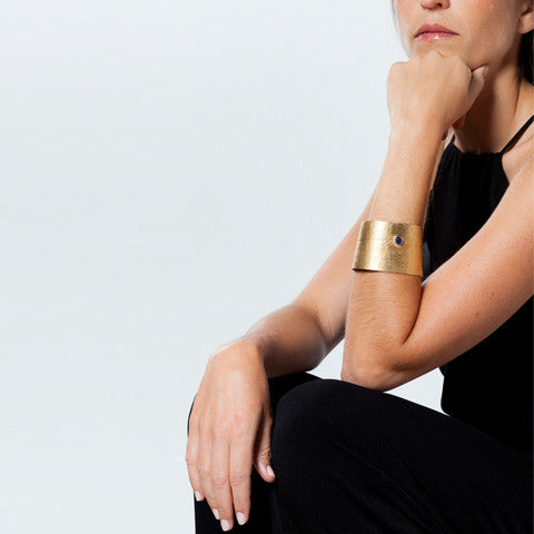 Model wearing the Reptilia Maxima vermeil cuff with lapis lazuli, on-wrist.