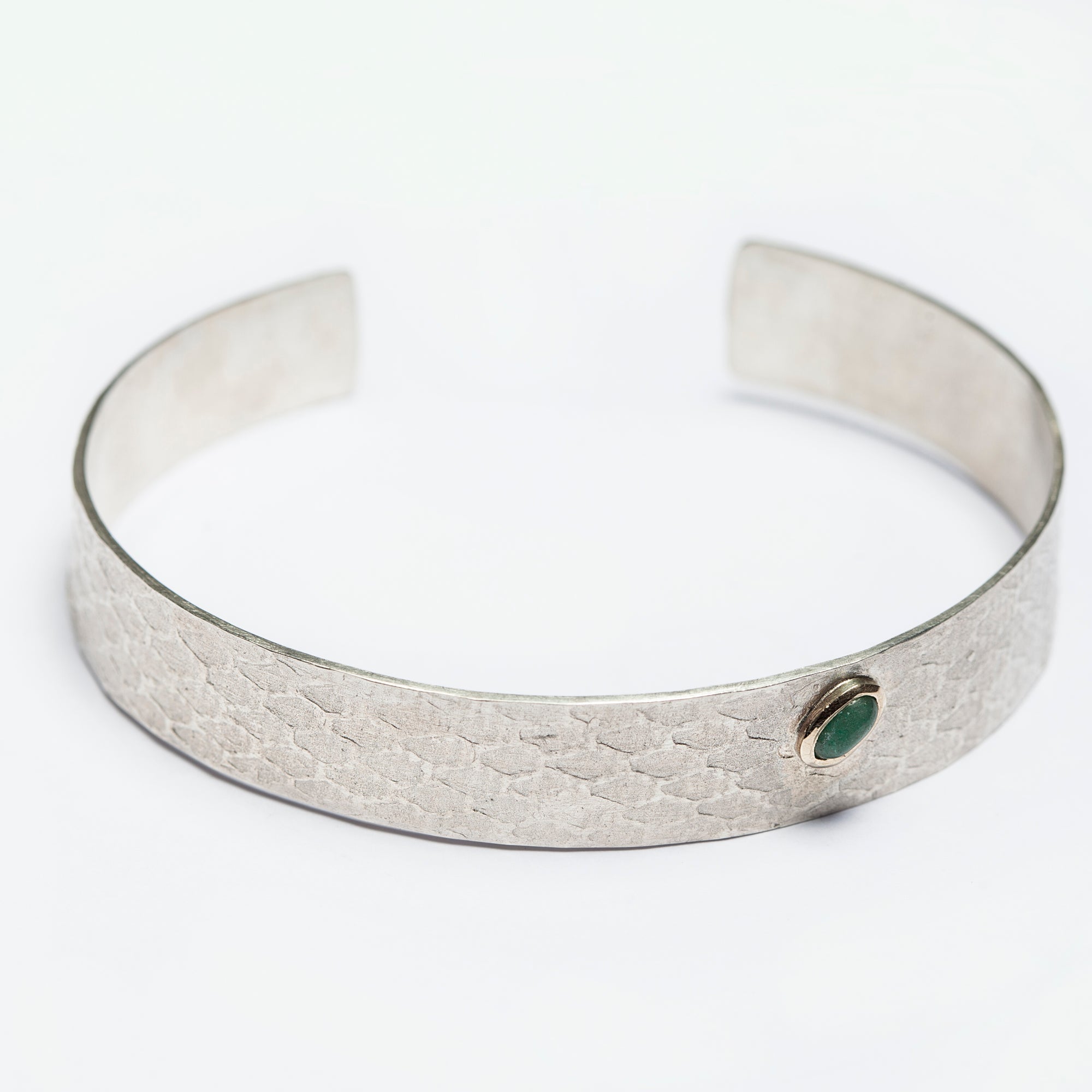 Side view of the Reptilia Mini silver bracelet with natural gemstone.