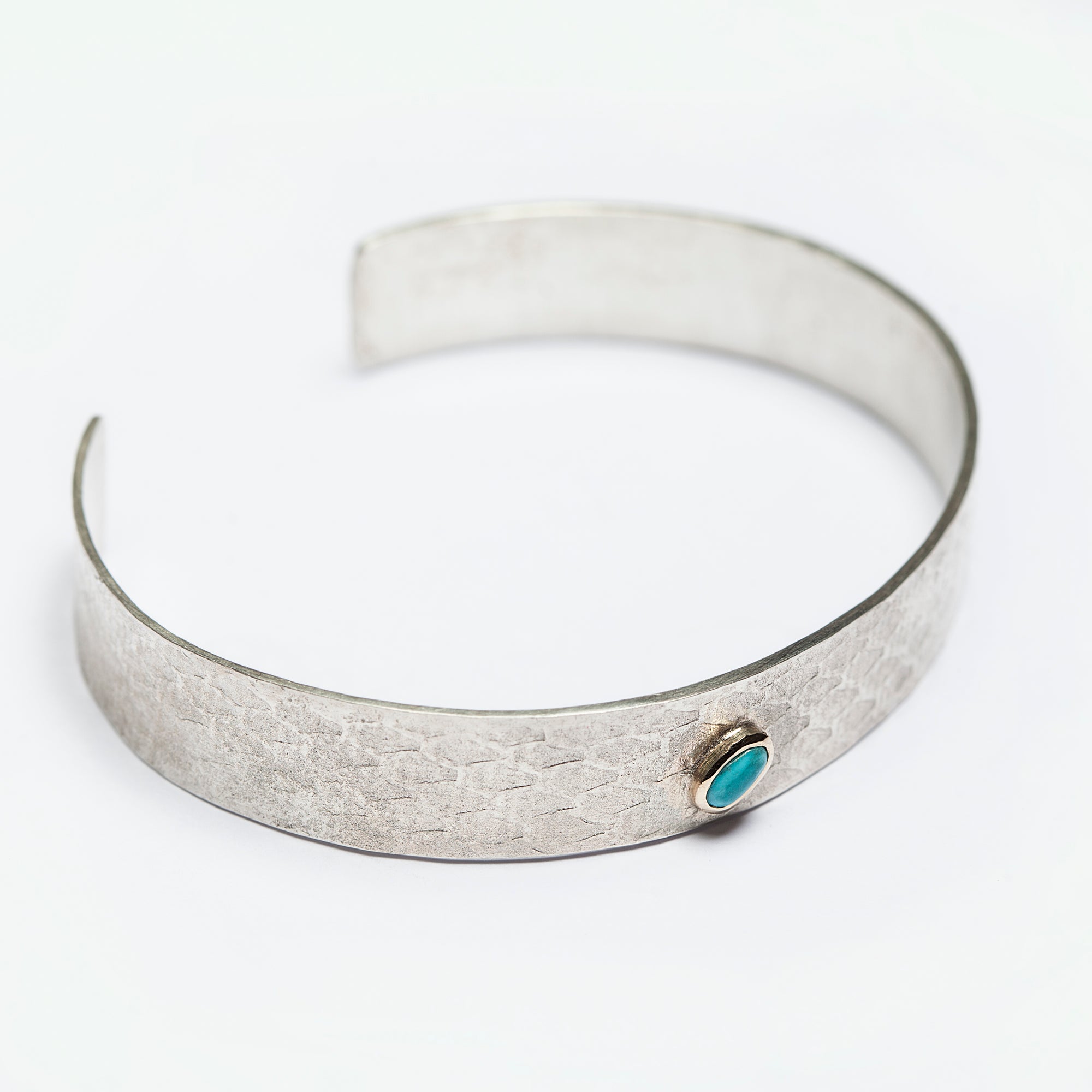 Side view of the Reptilia Mini silver bracelet with natural gemstone.