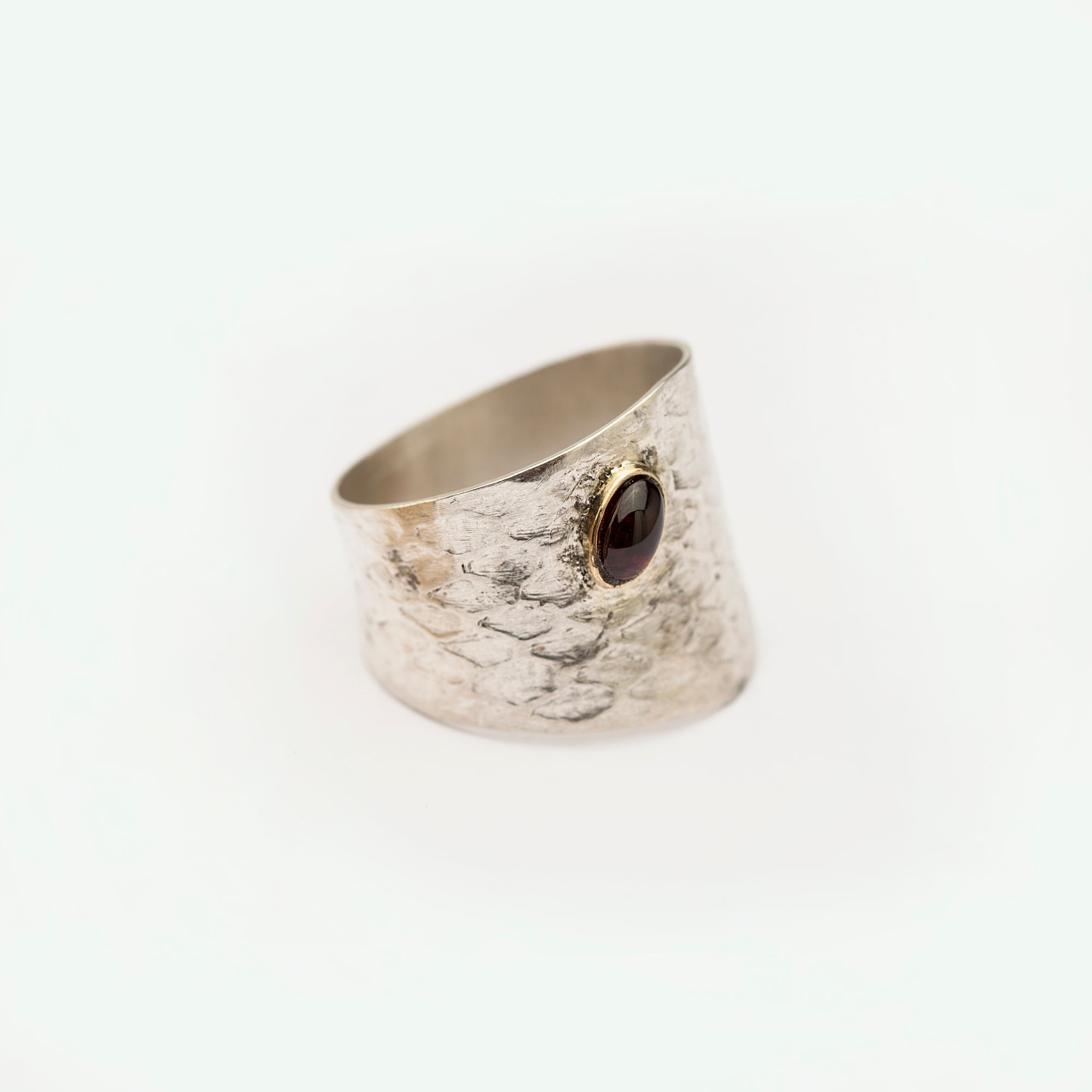 Side view of the Reptilia silver ring with bezel-set natural gemstone